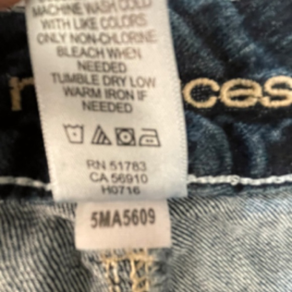 Maurices Boot Cut Low Rise Women’s Jeans; Embellished Pockets - Picture 5 of 6